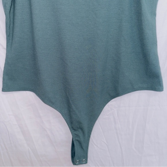 Nine West Green Ribbed Knit Short Sleeve Thong Back Bodysuit size XL - Picture 5 of 6